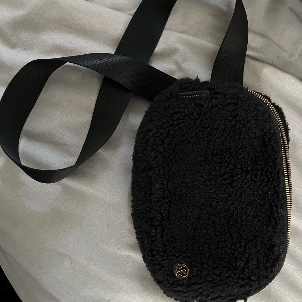 Lululemon Sherpa Belt Bag